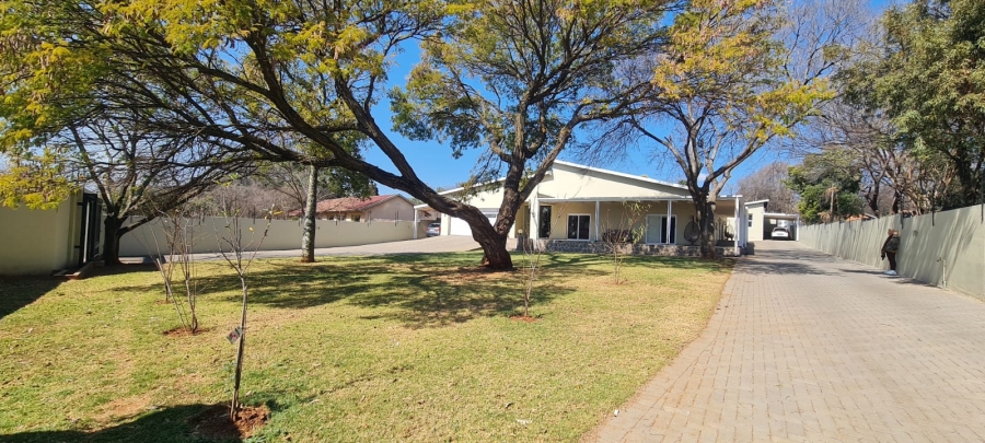 6 Bedroom Property for Sale in Eldoraigne Gauteng