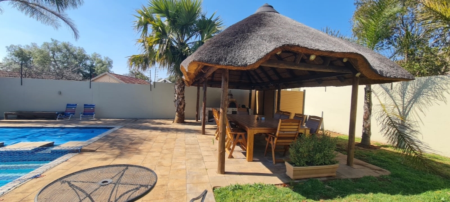 6 Bedroom Property for Sale in Eldoraigne Gauteng
