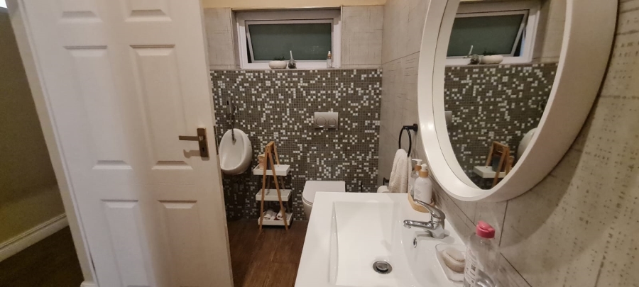 6 Bedroom Property for Sale in Eldoraigne Gauteng