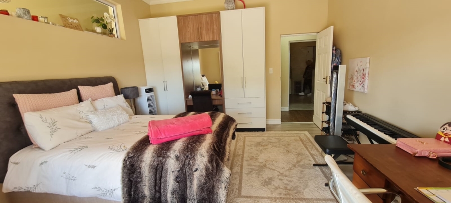 6 Bedroom Property for Sale in Eldoraigne Gauteng