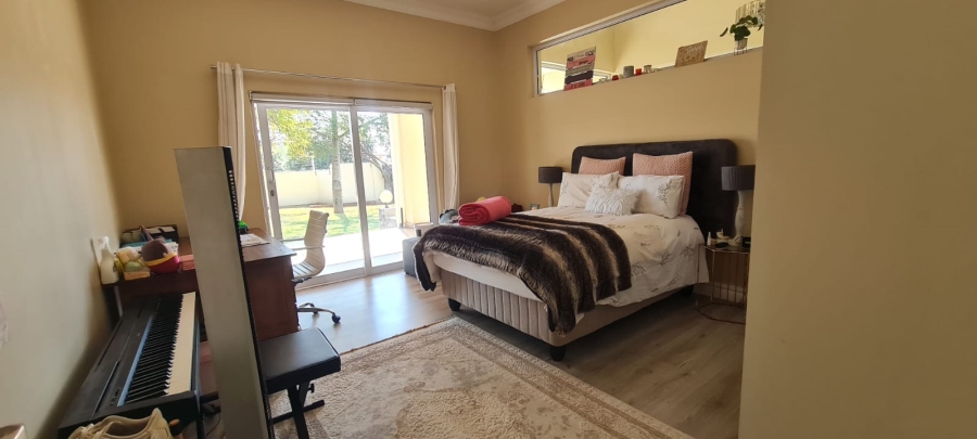 6 Bedroom Property for Sale in Eldoraigne Gauteng