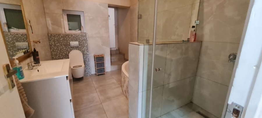 6 Bedroom Property for Sale in Eldoraigne Gauteng