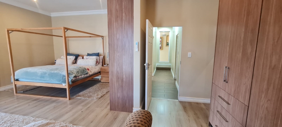 6 Bedroom Property for Sale in Eldoraigne Gauteng