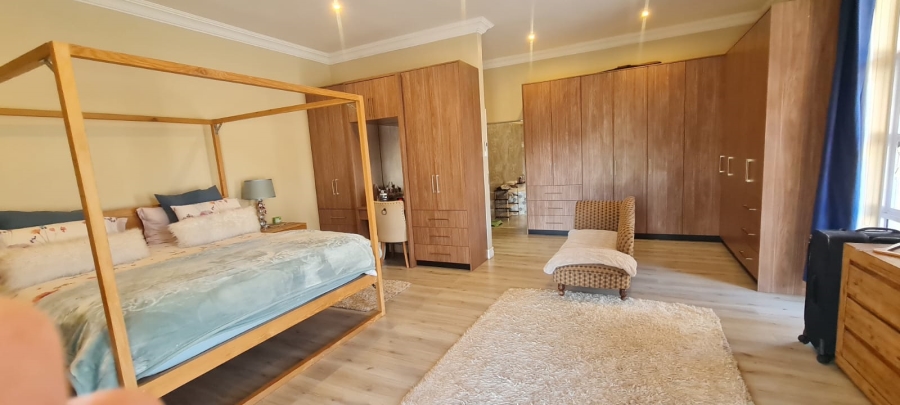 6 Bedroom Property for Sale in Eldoraigne Gauteng