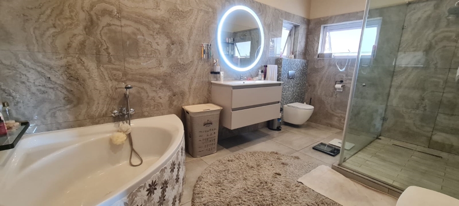 6 Bedroom Property for Sale in Eldoraigne Gauteng