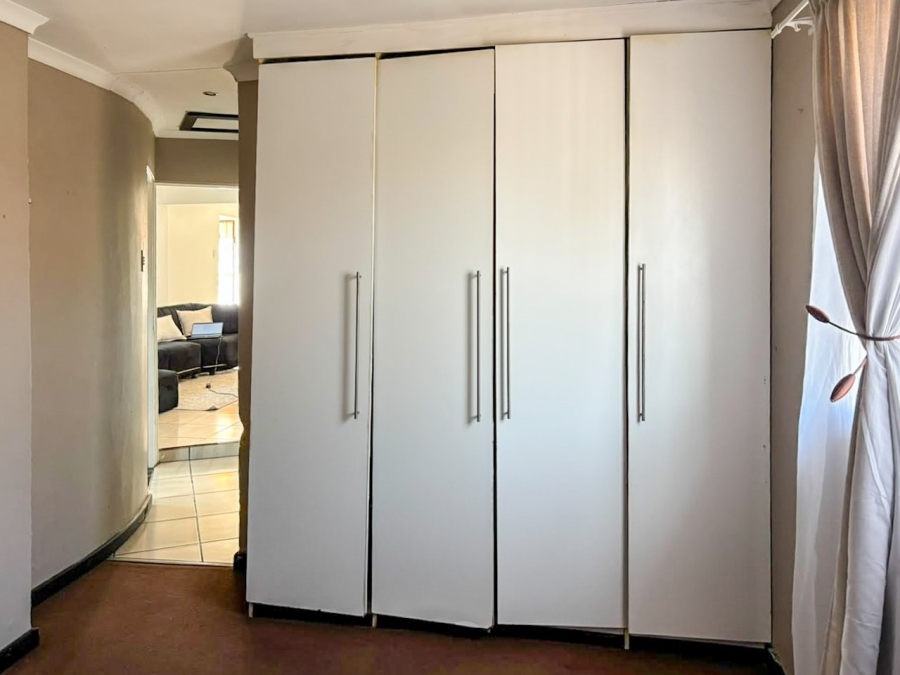 3 Bedroom Property for Sale in Brackendowns Gauteng