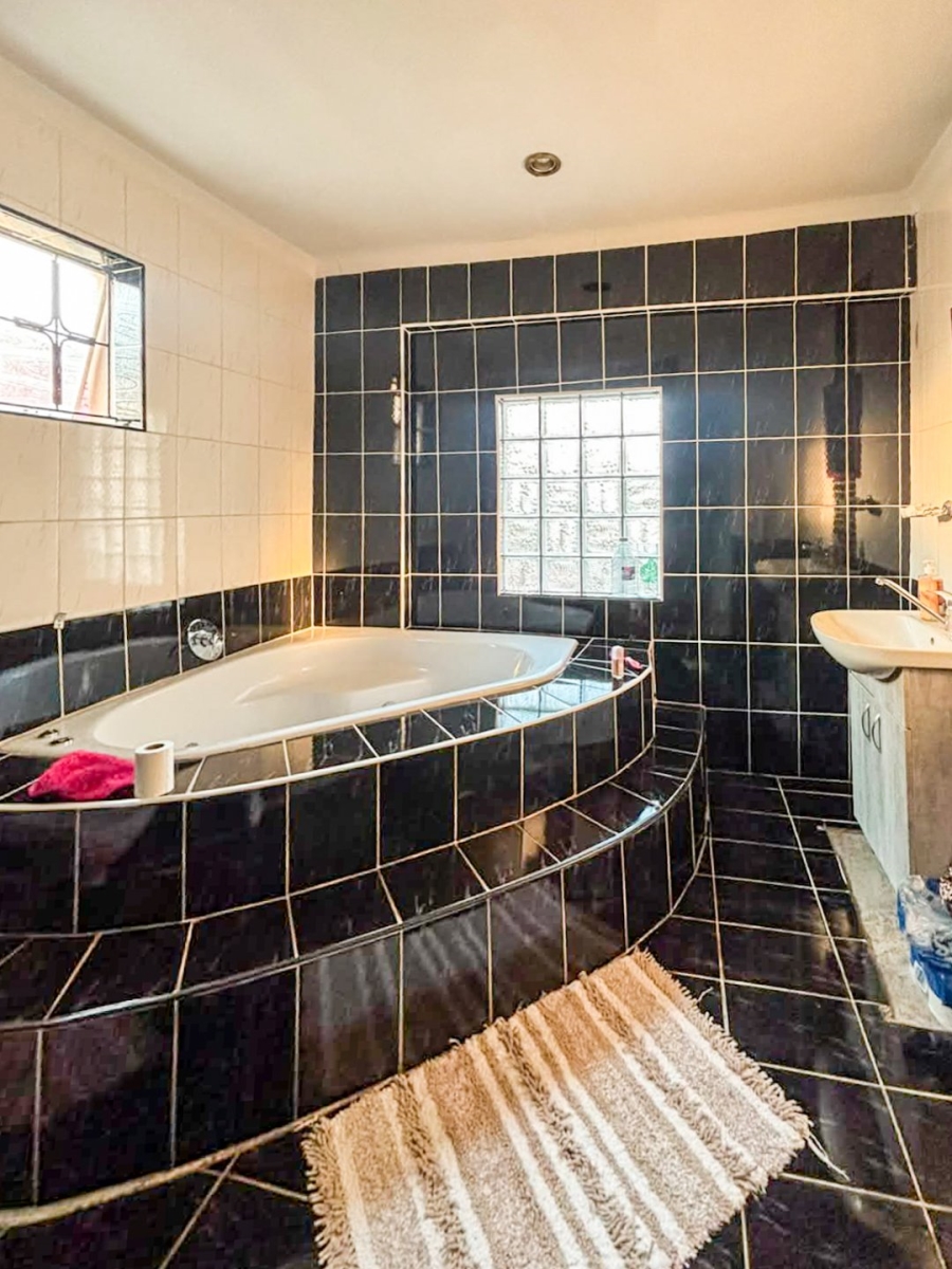 3 Bedroom Property for Sale in Brackendowns Gauteng
