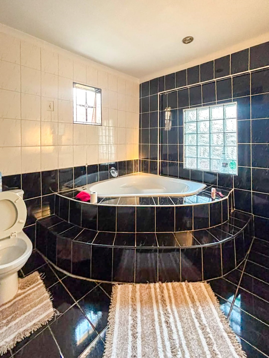 3 Bedroom Property for Sale in Brackendowns Gauteng