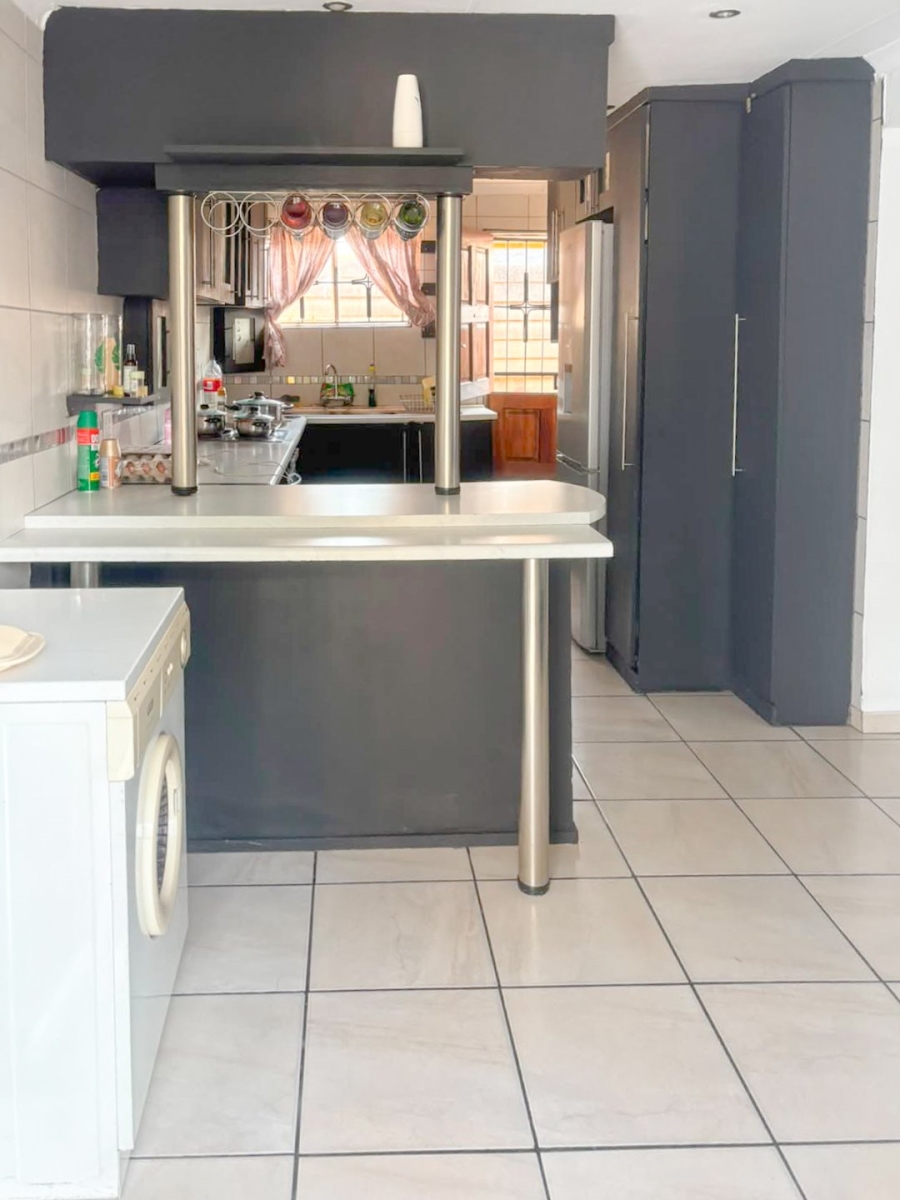 3 Bedroom Property for Sale in Brackendowns Gauteng
