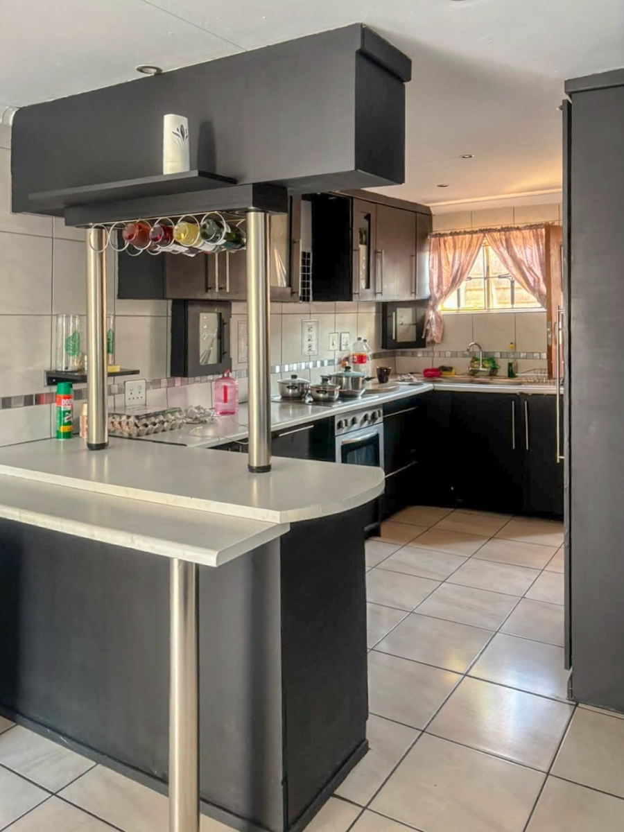 3 Bedroom Property for Sale in Brackendowns Gauteng