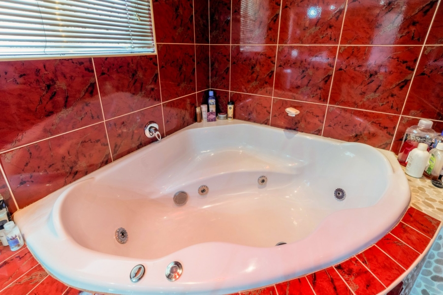 3 Bedroom Property for Sale in Brackendowns Gauteng