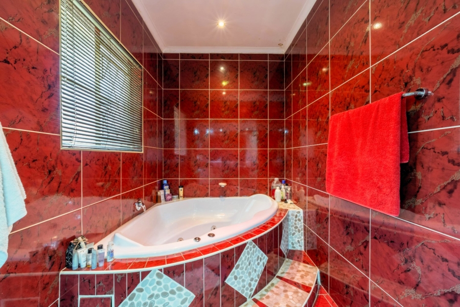 3 Bedroom Property for Sale in Brackendowns Gauteng