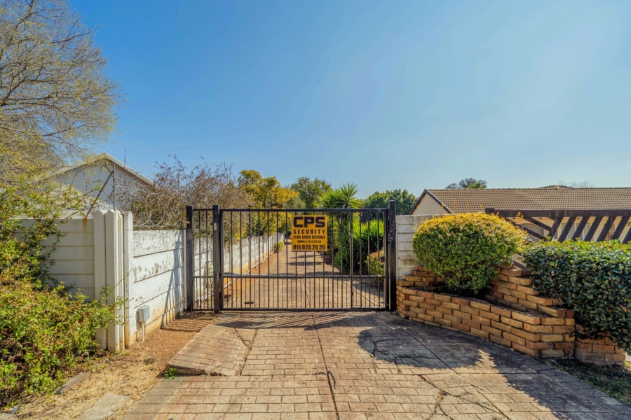 3 Bedroom Property for Sale in Brackendowns Gauteng