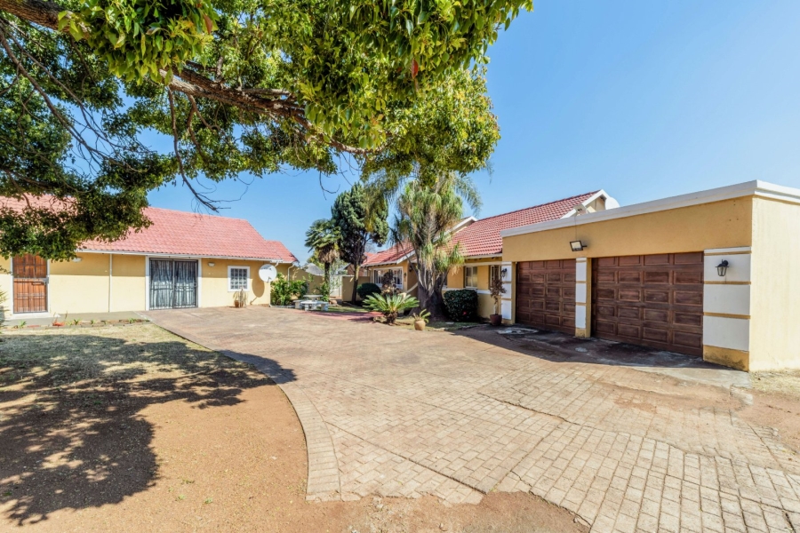 3 Bedroom Property for Sale in Brackendowns Gauteng