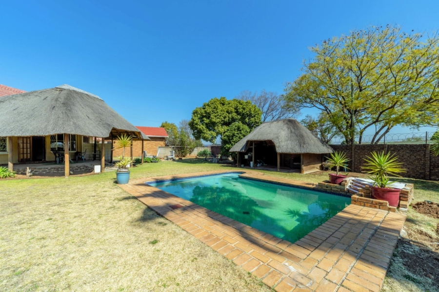 3 Bedroom Property for Sale in Brackendowns Gauteng