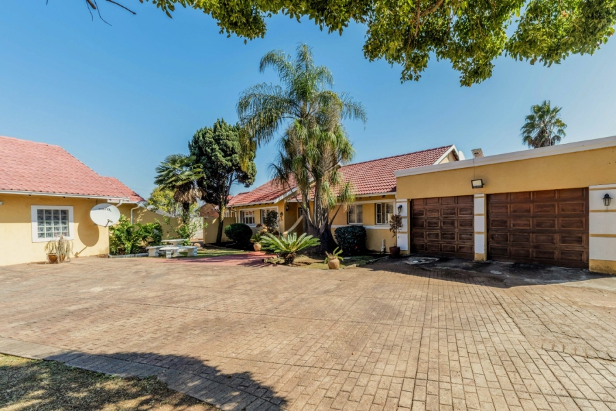 3 Bedroom Property for Sale in Brackendowns Gauteng