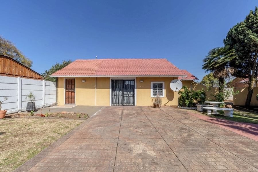 3 Bedroom Property for Sale in Brackendowns Gauteng