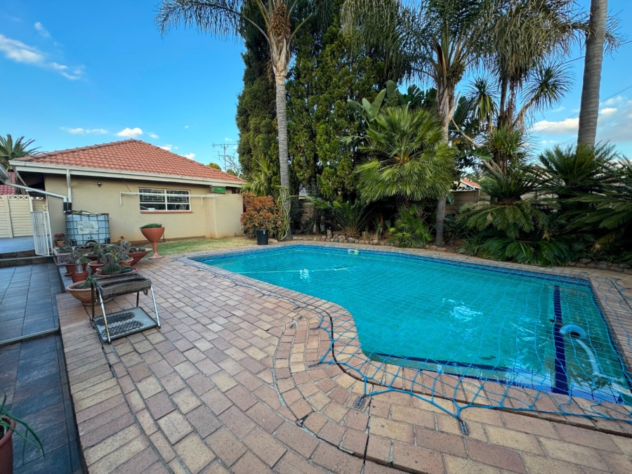 4 Bedroom Property for Sale in Glen Marais Gauteng