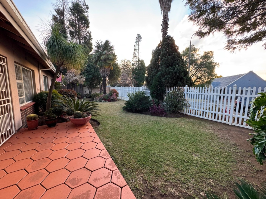 4 Bedroom Property for Sale in Glen Marais Gauteng