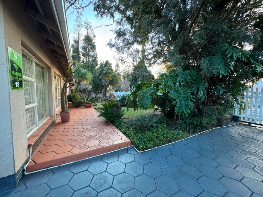 4 Bedroom Property for Sale in Glen Marais Gauteng