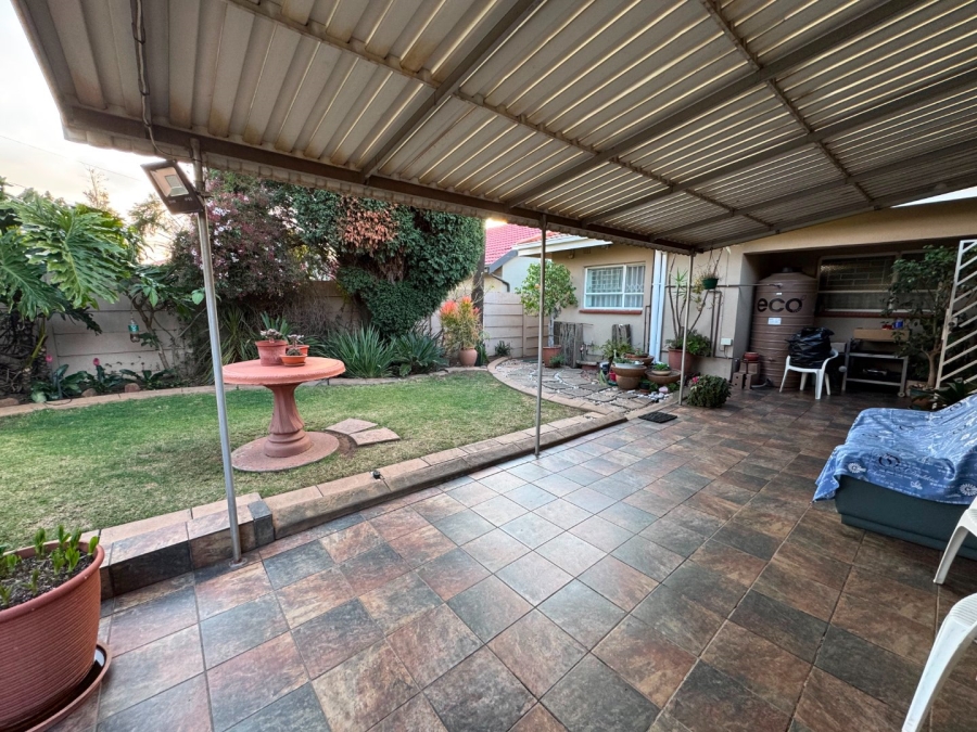 4 Bedroom Property for Sale in Glen Marais Gauteng