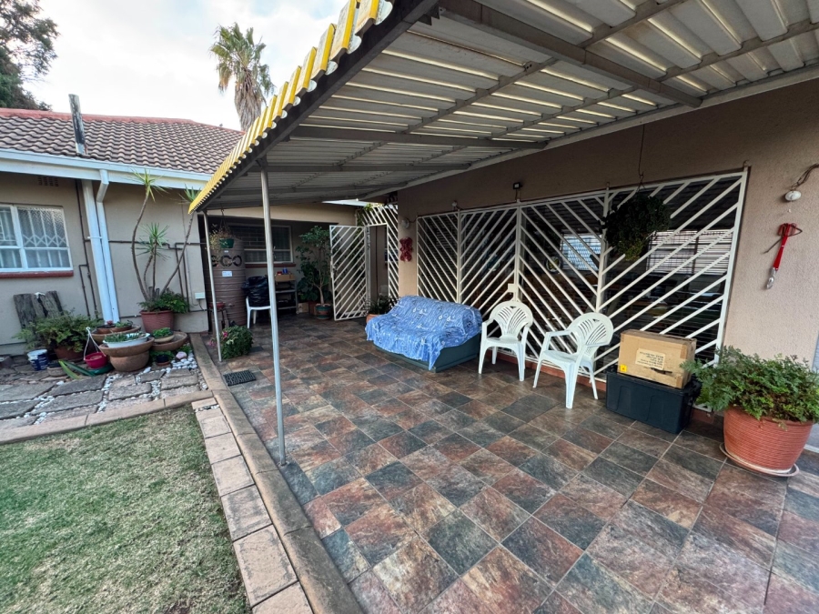 4 Bedroom Property for Sale in Glen Marais Gauteng