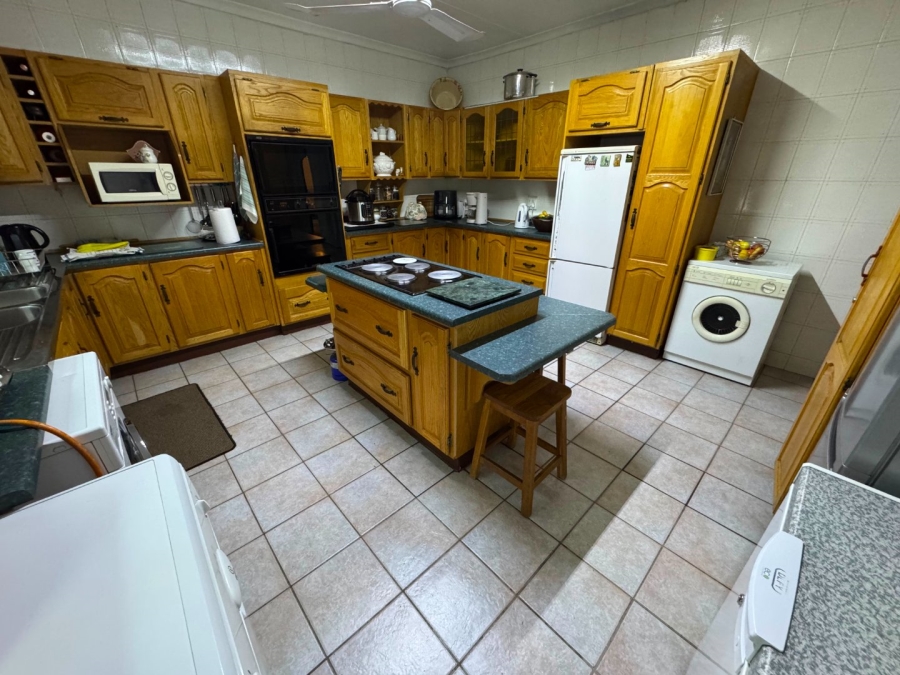 4 Bedroom Property for Sale in Glen Marais Gauteng