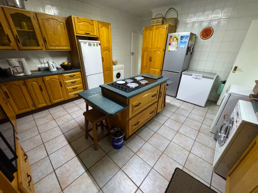 4 Bedroom Property for Sale in Glen Marais Gauteng
