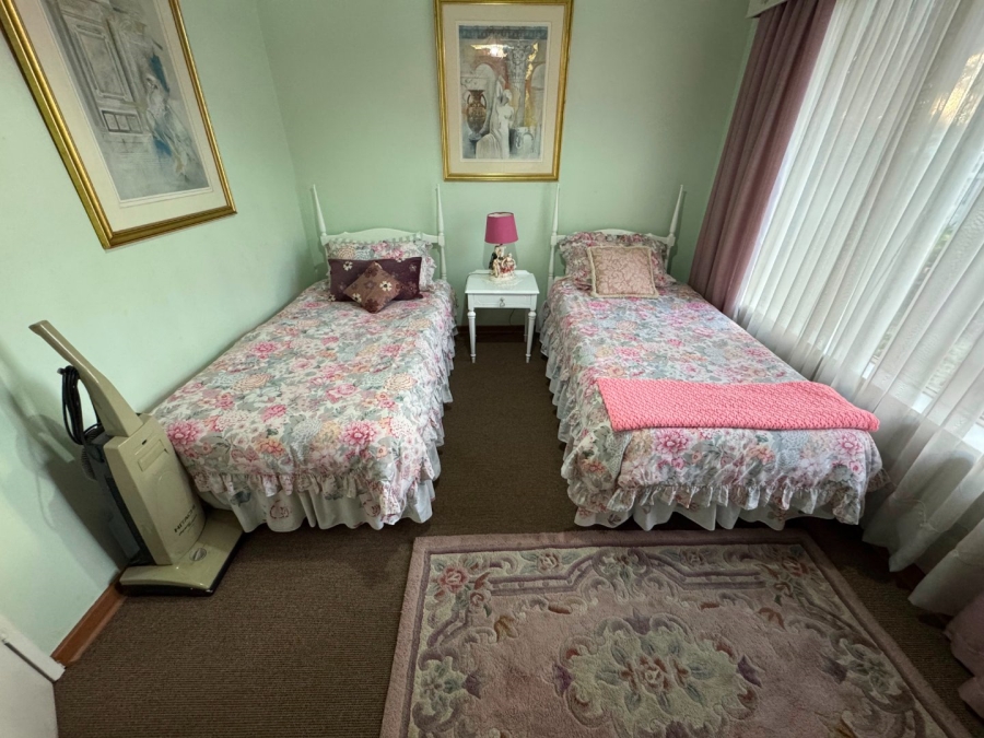 4 Bedroom Property for Sale in Glen Marais Gauteng