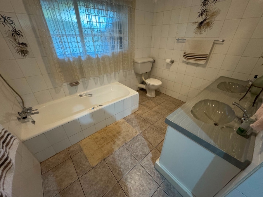 4 Bedroom Property for Sale in Glen Marais Gauteng