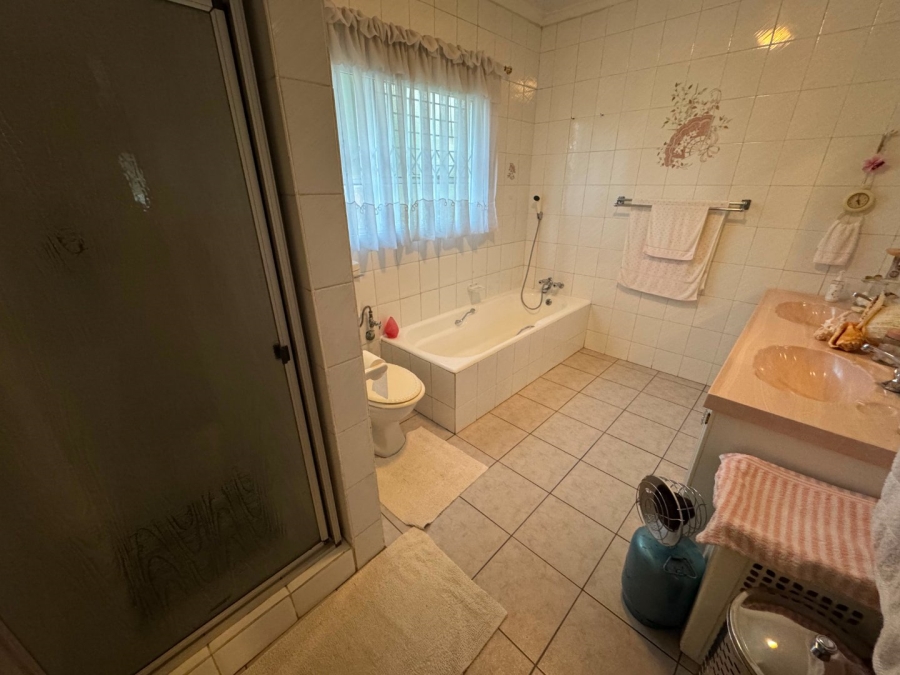 4 Bedroom Property for Sale in Glen Marais Gauteng