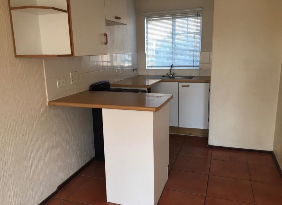 To Let 1 Bedroom Property for Rent in Buccleuch Gauteng