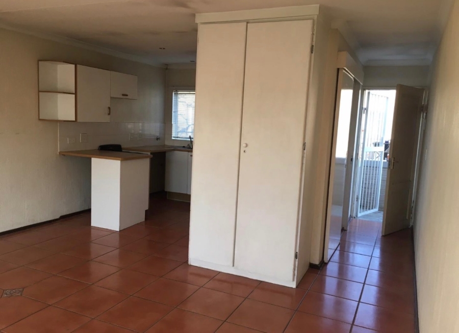 To Let 1 Bedroom Property for Rent in Buccleuch Gauteng