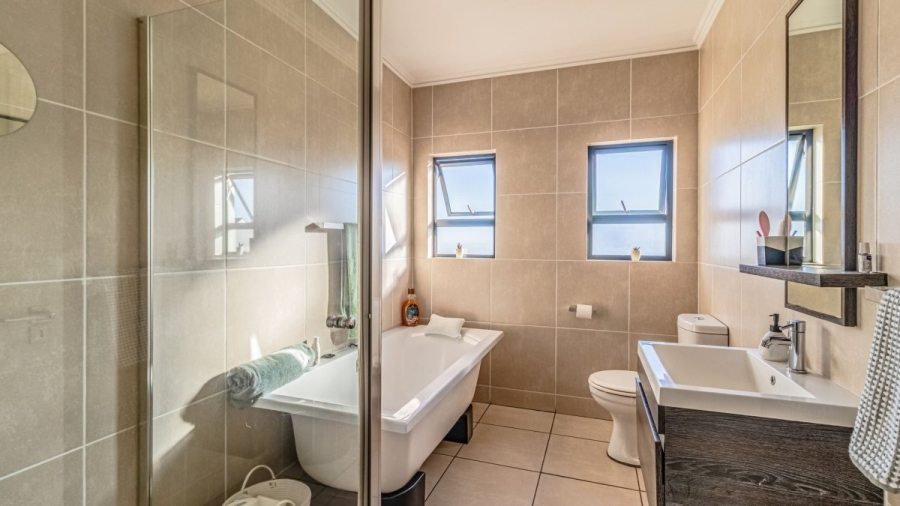 2 Bedroom Property for Sale in Greenstone Crest Gauteng