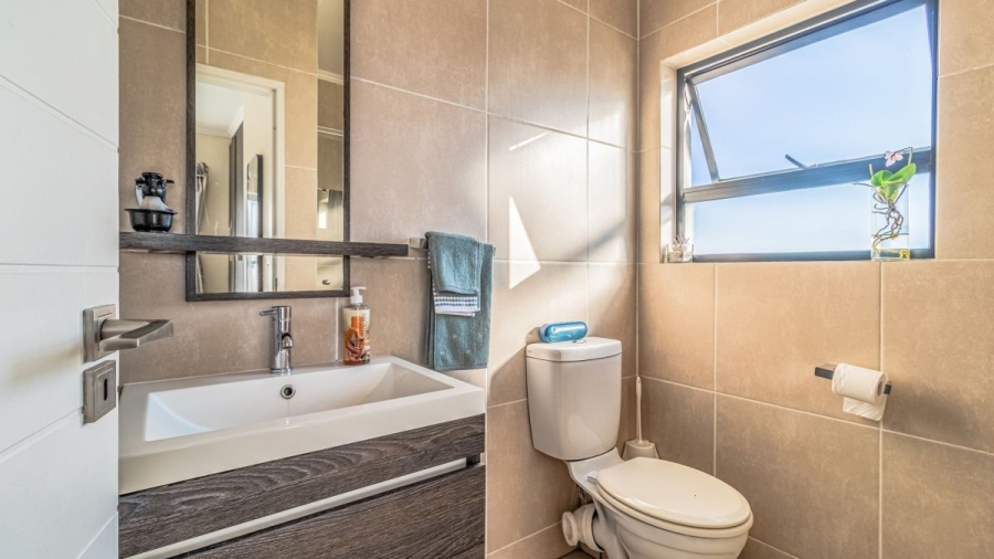2 Bedroom Property for Sale in Greenstone Crest Gauteng