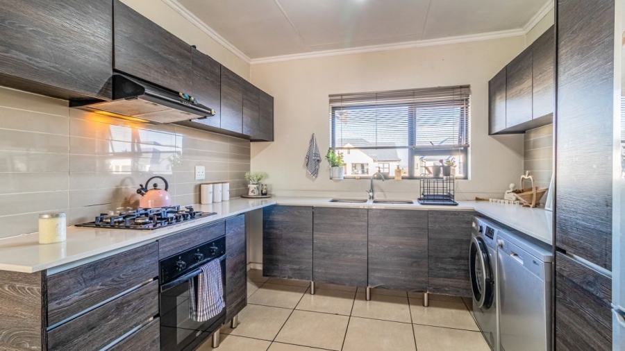 2 Bedroom Property for Sale in Greenstone Crest Gauteng