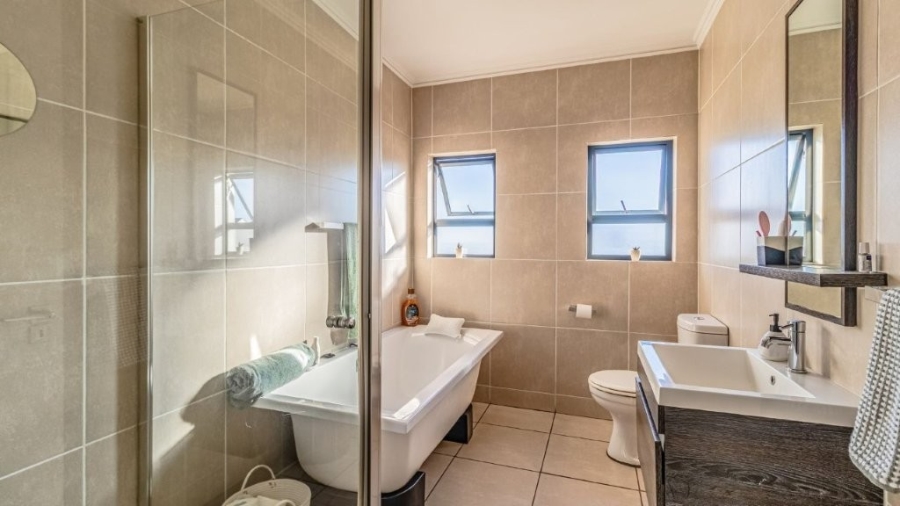 2 Bedroom Property for Sale in Greenstone Crest Gauteng