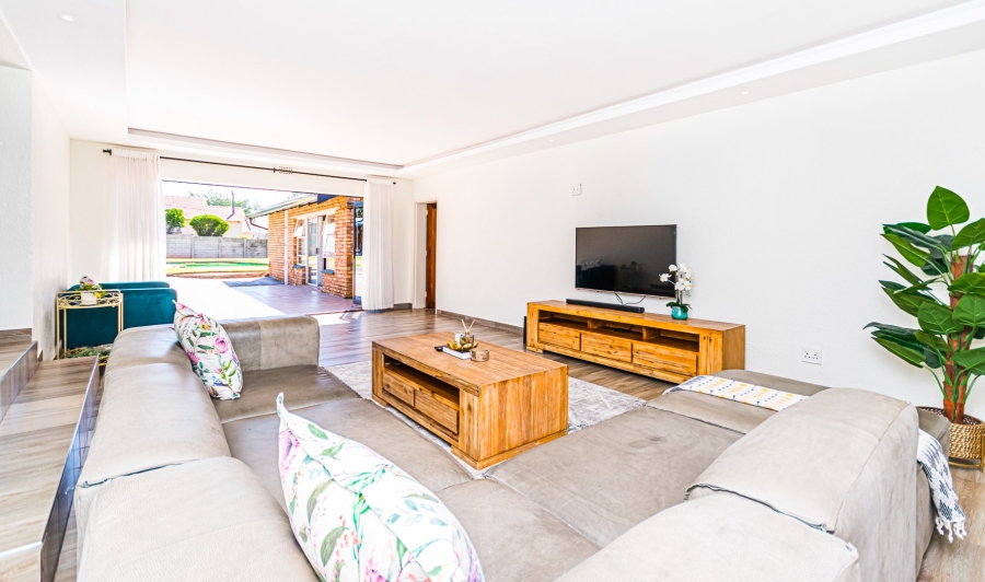 5 Bedroom Property for Sale in Rant En Dal Gauteng