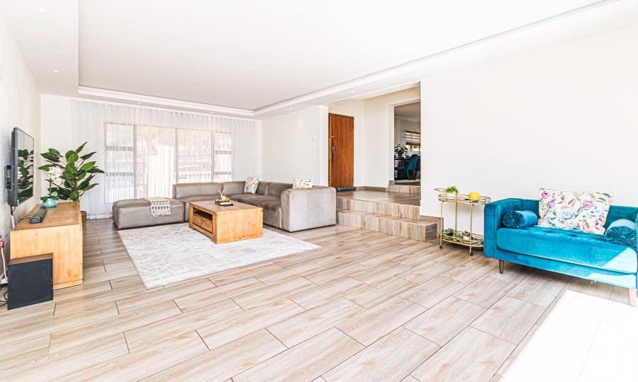 5 Bedroom Property for Sale in Rant En Dal Gauteng