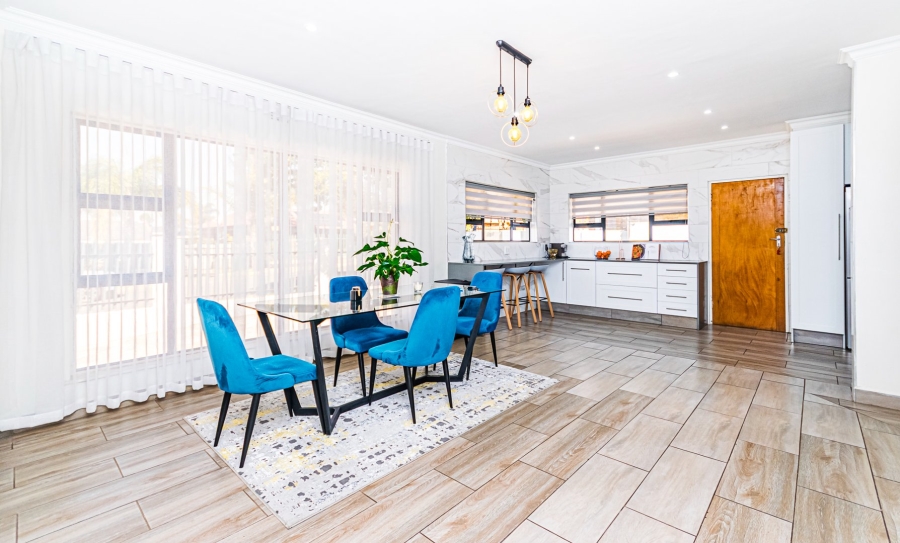 5 Bedroom Property for Sale in Rant En Dal Gauteng