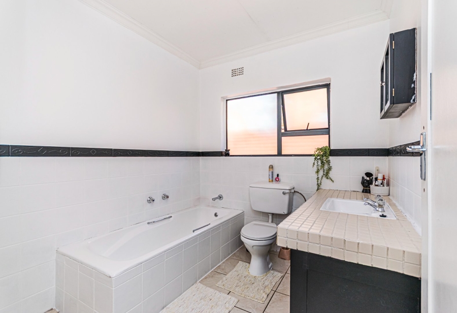 5 Bedroom Property for Sale in Rant En Dal Gauteng
