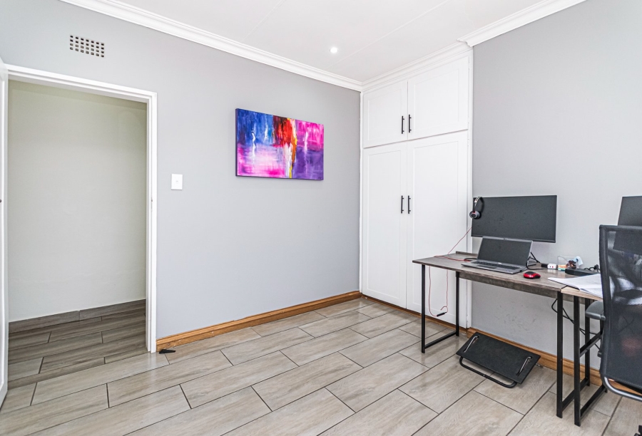 5 Bedroom Property for Sale in Rant En Dal Gauteng
