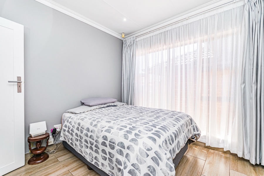 5 Bedroom Property for Sale in Rant En Dal Gauteng