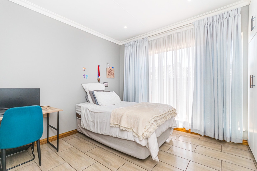5 Bedroom Property for Sale in Rant En Dal Gauteng