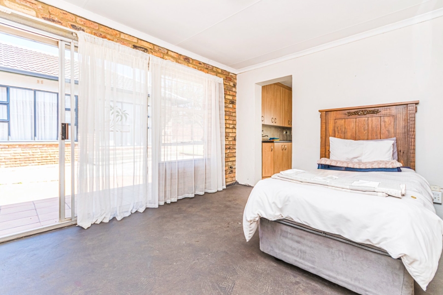 5 Bedroom Property for Sale in Rant En Dal Gauteng