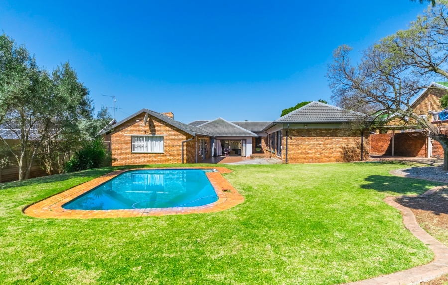 5 Bedroom Property for Sale in Rant En Dal Gauteng