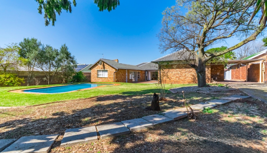 5 Bedroom Property for Sale in Rant En Dal Gauteng