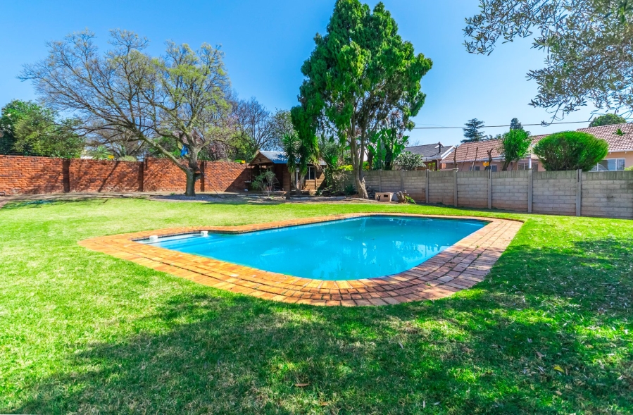 5 Bedroom Property for Sale in Rant En Dal Gauteng