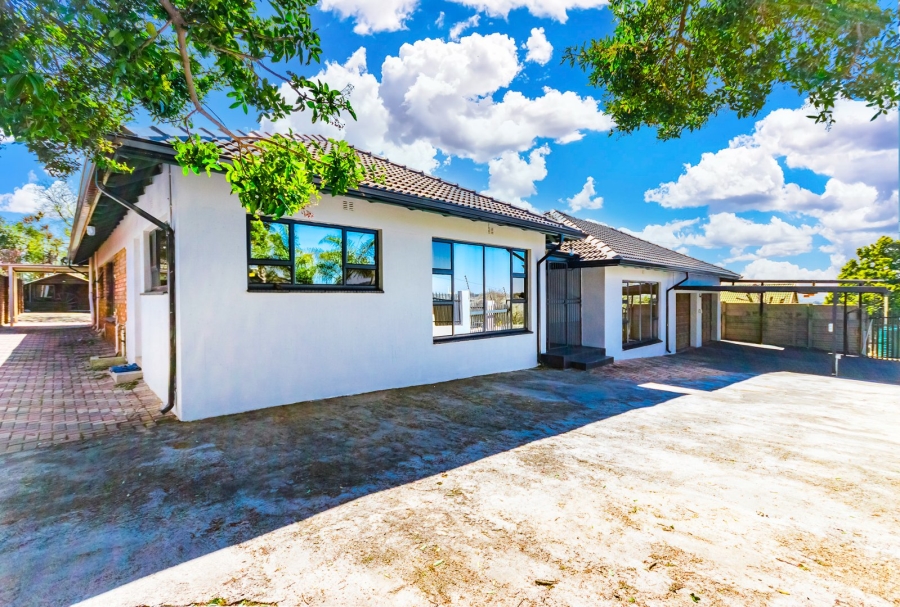 5 Bedroom Property for Sale in Rant En Dal Gauteng