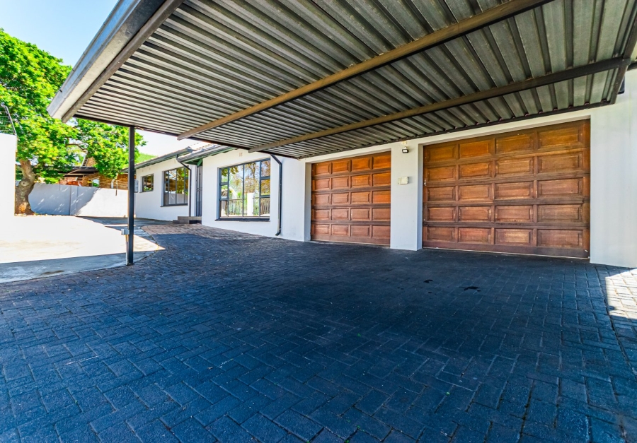 5 Bedroom Property for Sale in Rant En Dal Gauteng